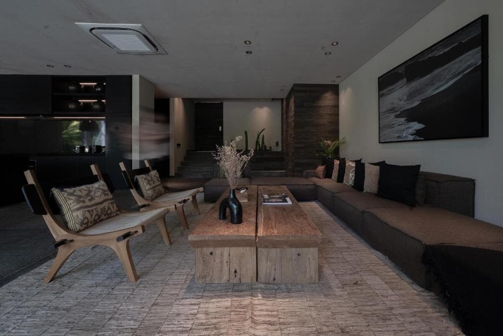 Black Villas by OXO, photograph 4