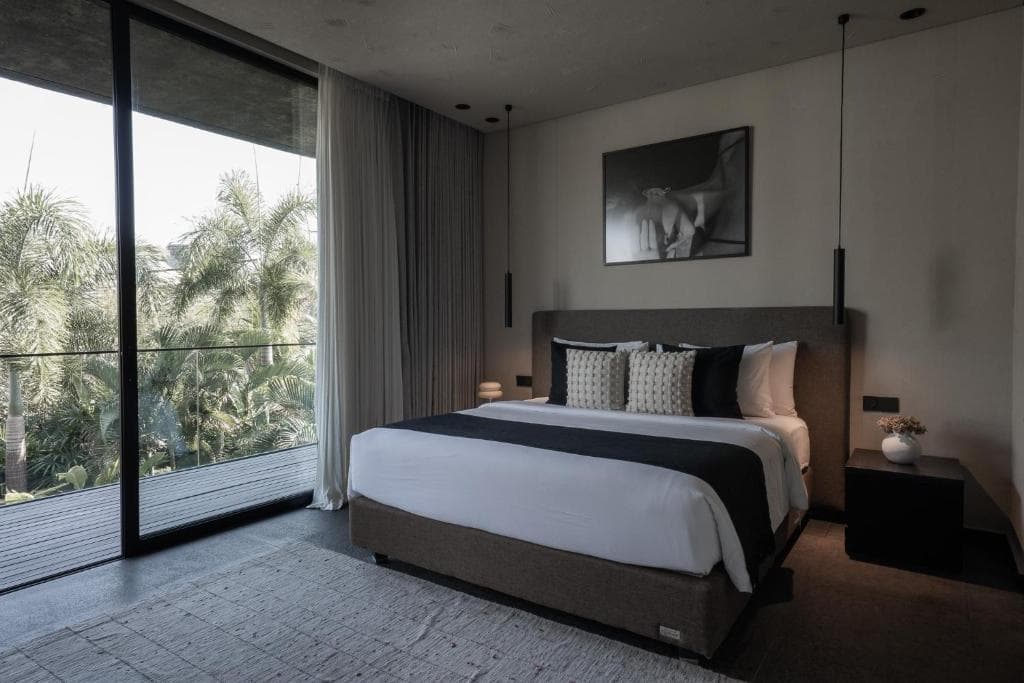 Black Villas by OXO, photograph 6