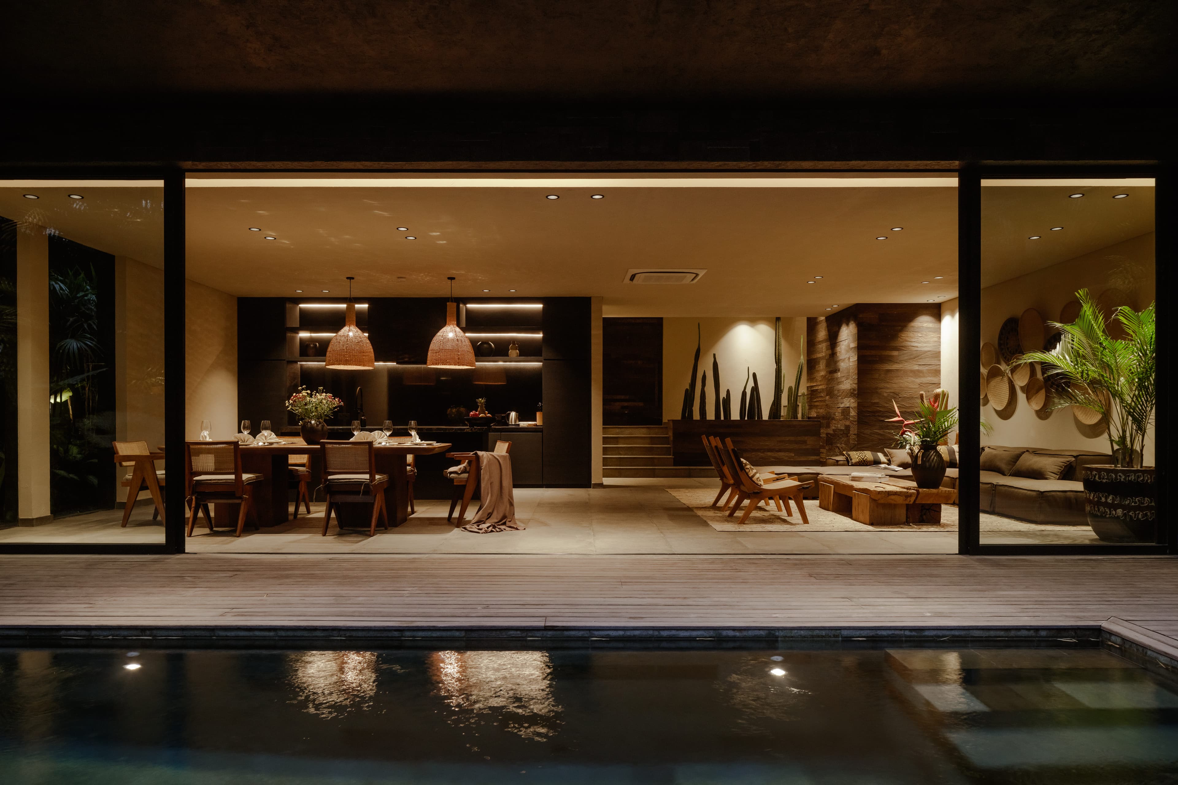 Black Villas by OXO, photograph 9