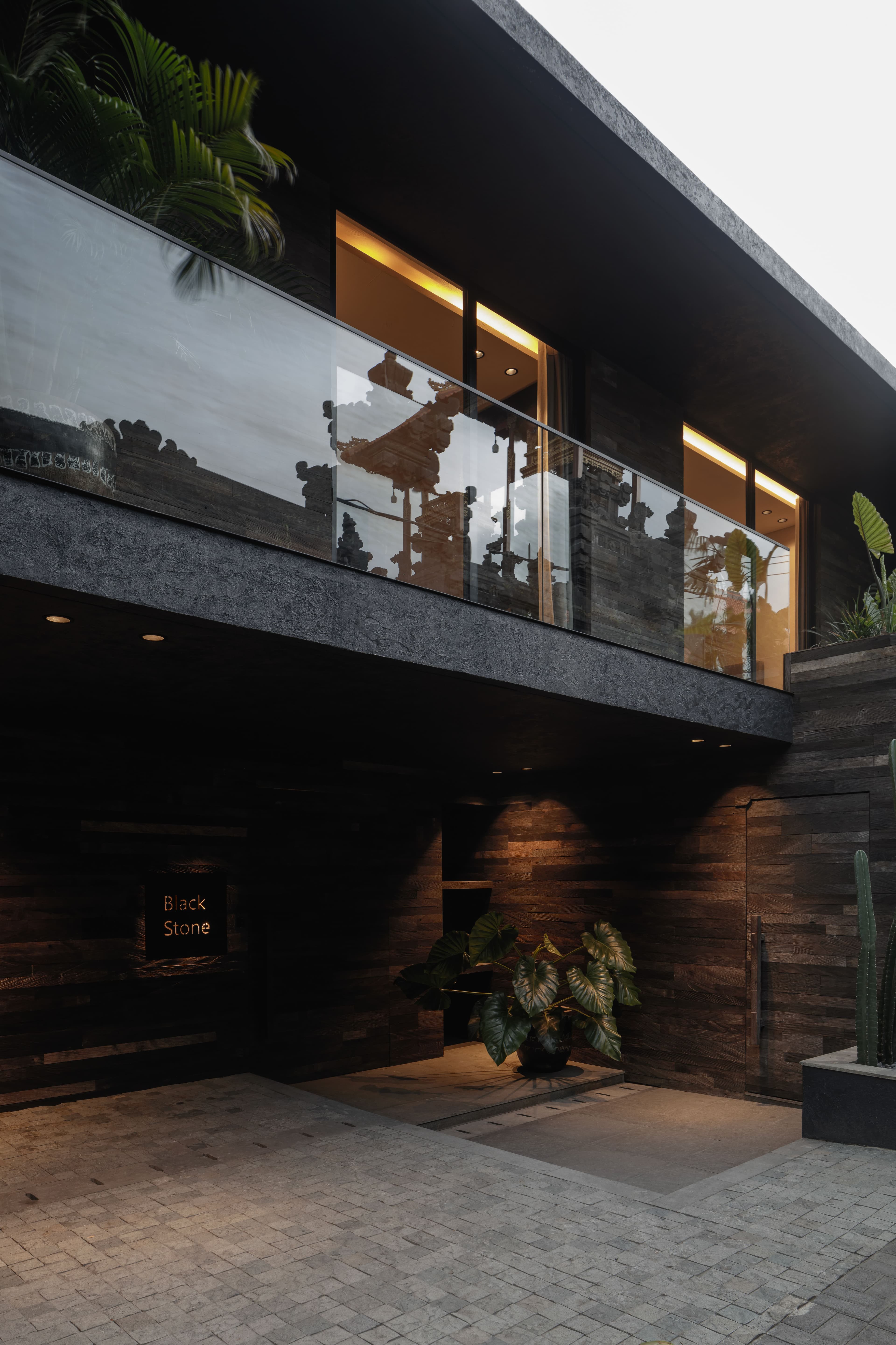 Black Villas by OXO, photograph 10