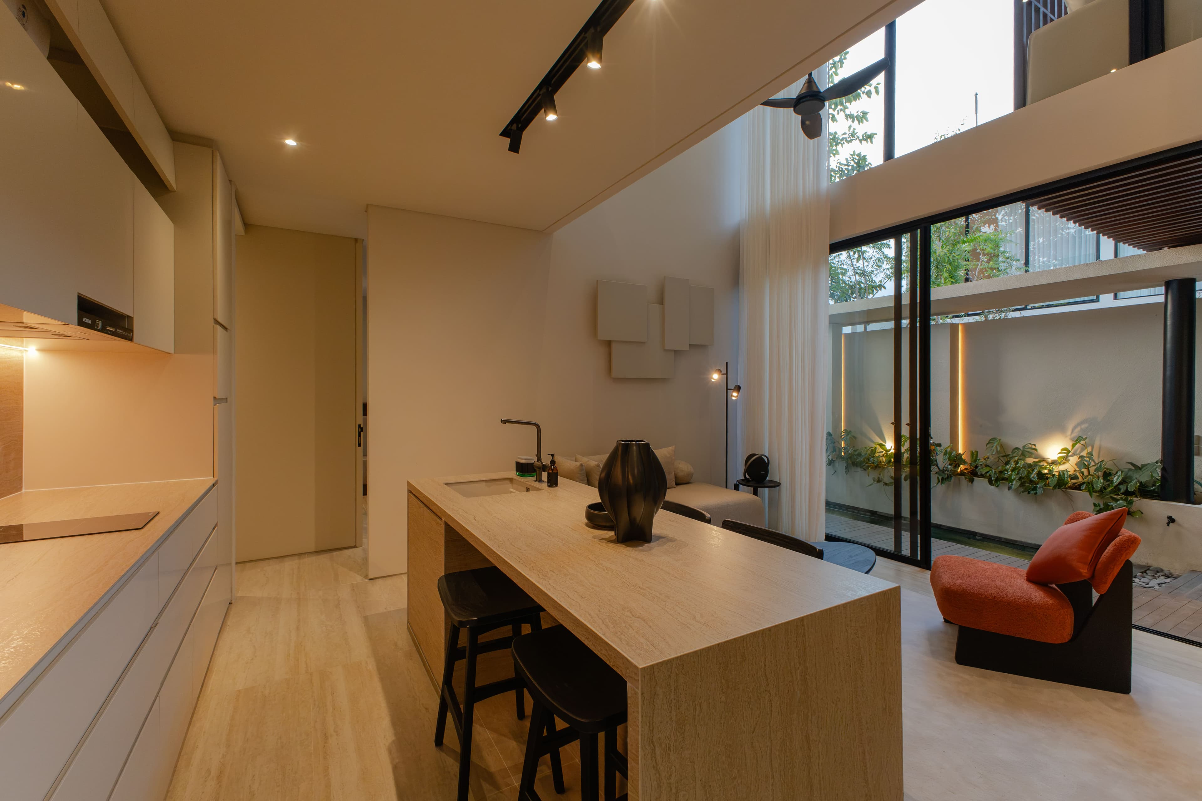 The Elan Umalas, photograph 8