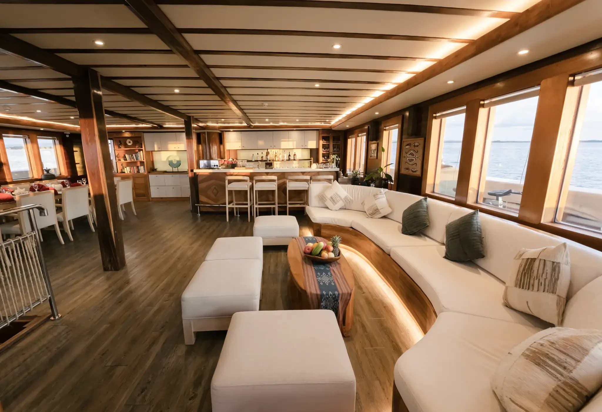 Saloon & Bar