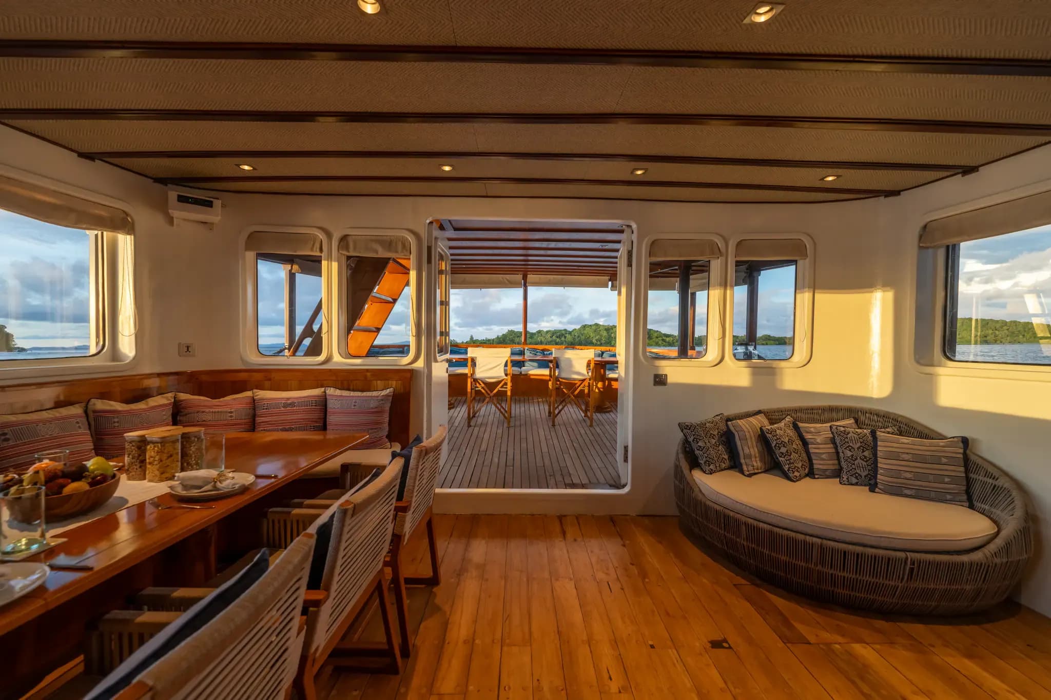 Aft Deck & Saloon