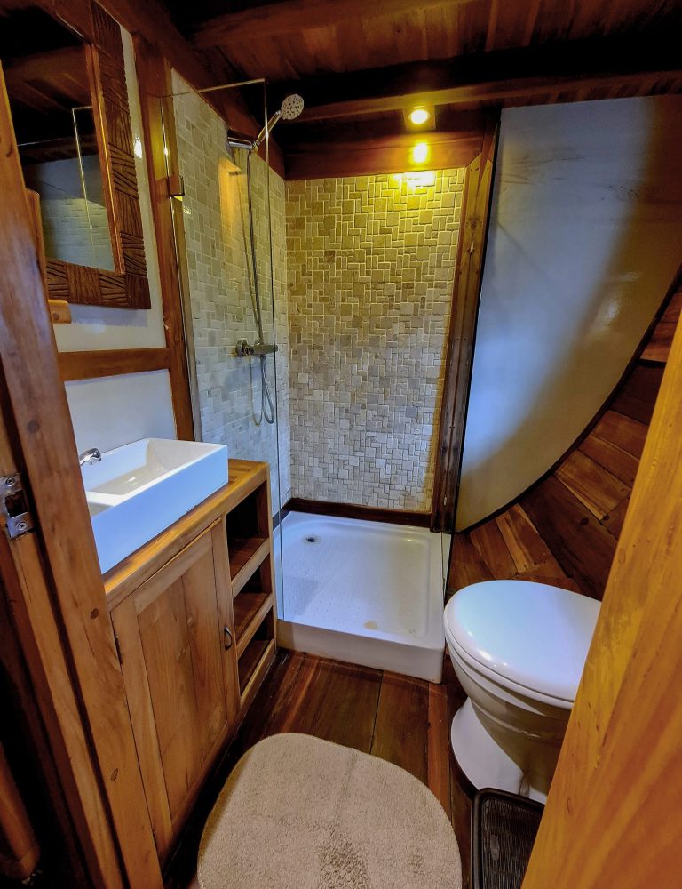 ANNE BONNY BATHROOM 2 ANNE BONNY BATHROOM 2
