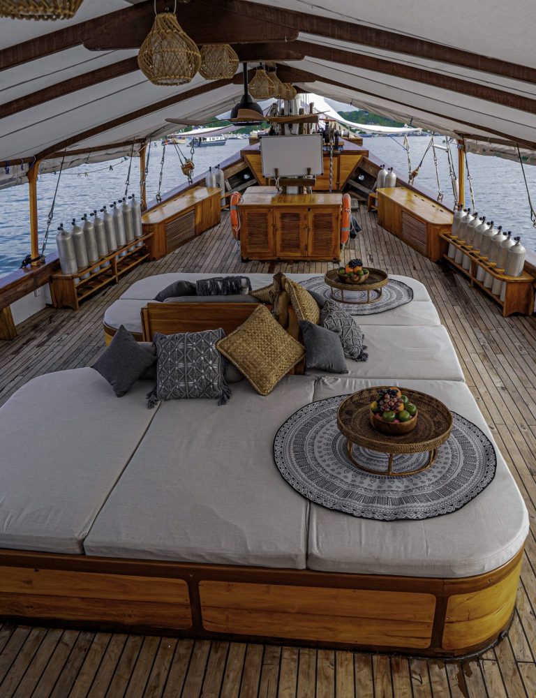 Anne Bonny Deck 2 Anne Bonny Deck 2