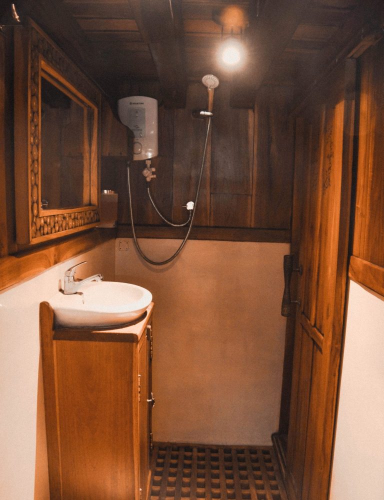 BATHROOM BATHROOM